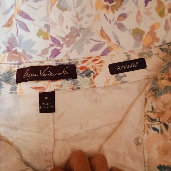 Gloria Vanderbilt Amanda Denim White Floral Capris, Sz 10, High Rise, New - Picture 5 of 5